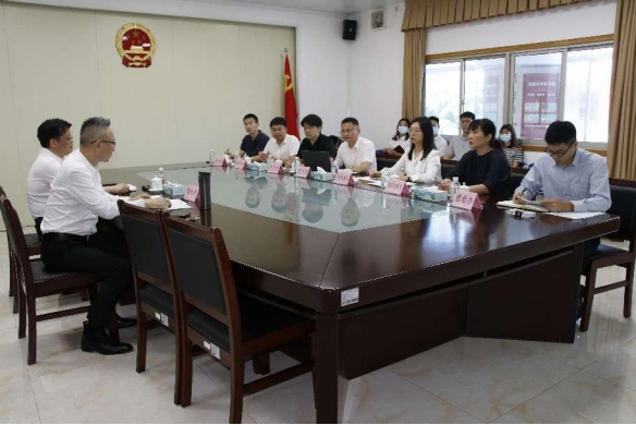大朗镇党委书记前往大朗镇统计办调研座谈124.png