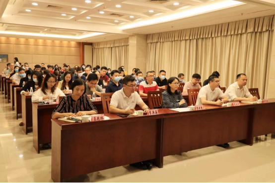 陈文东应邀到长安镇作专题报告277.png