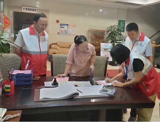 参与镇街入户清查工作 强化经济普查合力398.png